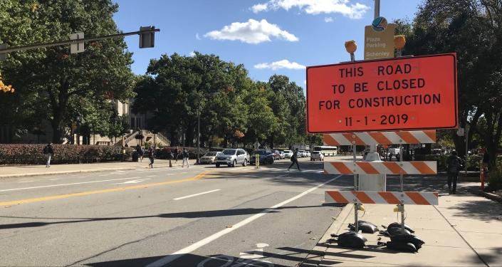 Sign warning of Bigelow Boulevard closure
